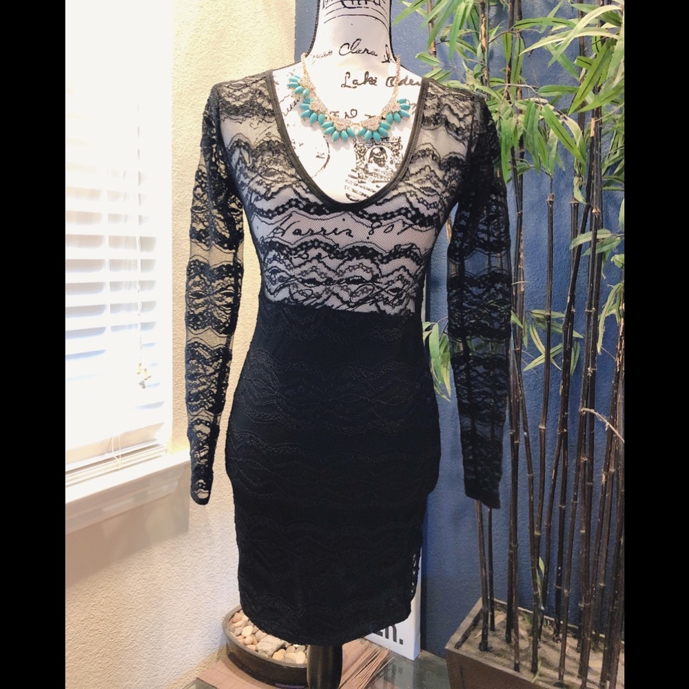 Laarni Black Laced Dress